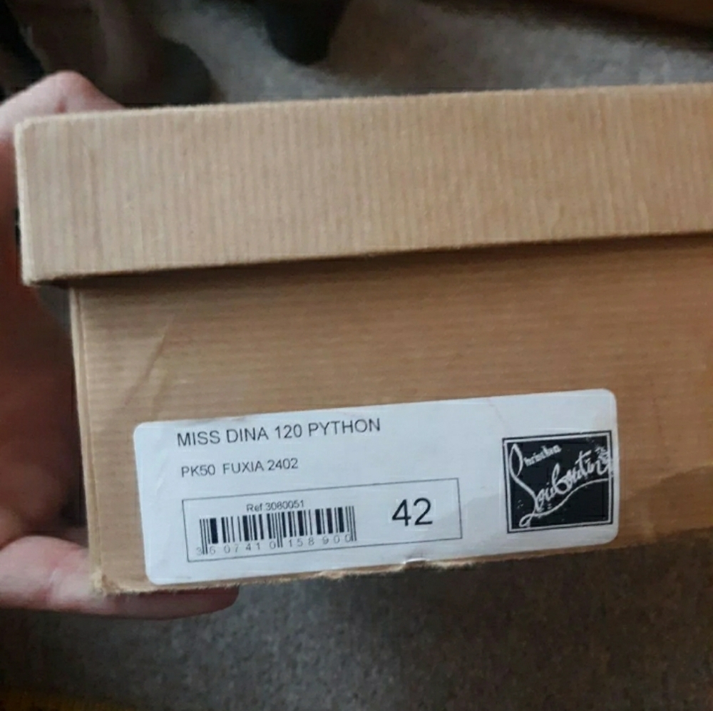 Like new christian louboutin heels - Picture 10 of 10
